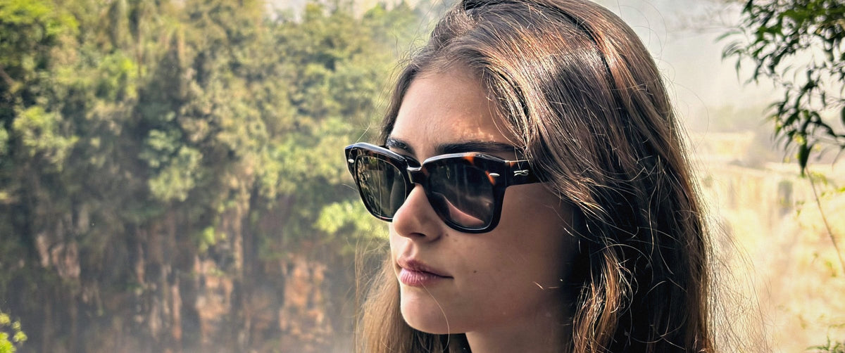 Gafas de sol RB ERREBÉ de carey en las cataratas del Iguazú, Brasil